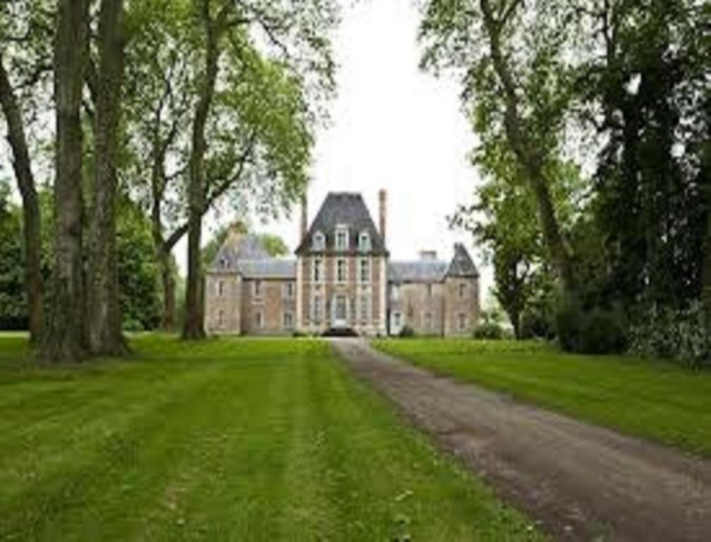 维拉尔庄园酒店 Villeneuve-sur-Allier 外观 照片