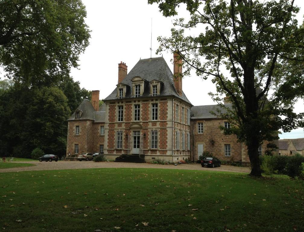 维拉尔庄园酒店 Villeneuve-sur-Allier 外观 照片