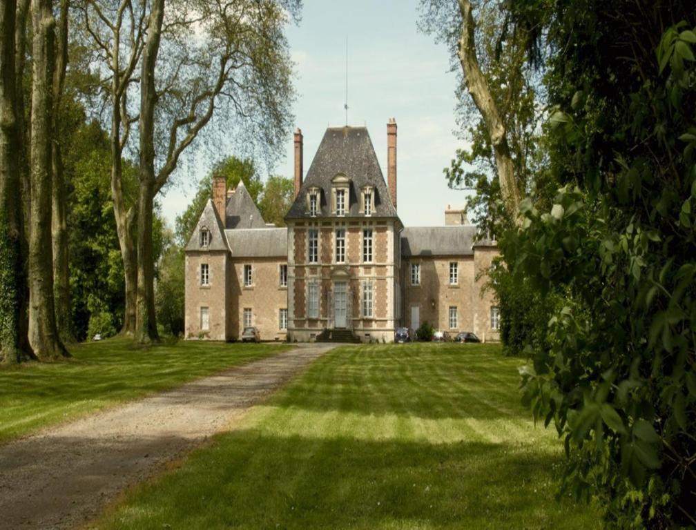 维拉尔庄园酒店 Villeneuve-sur-Allier 外观 照片