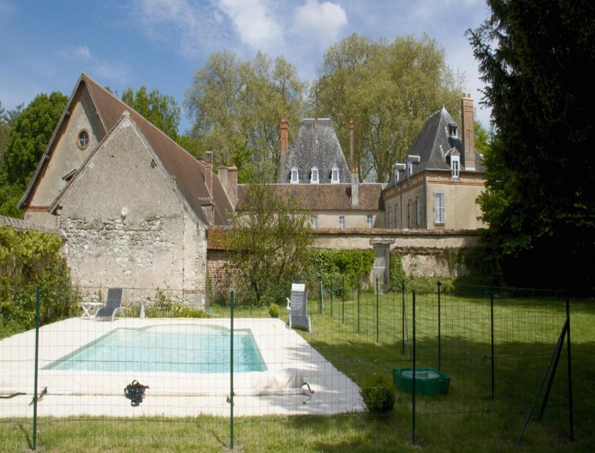 维拉尔庄园酒店 Villeneuve-sur-Allier 外观 照片